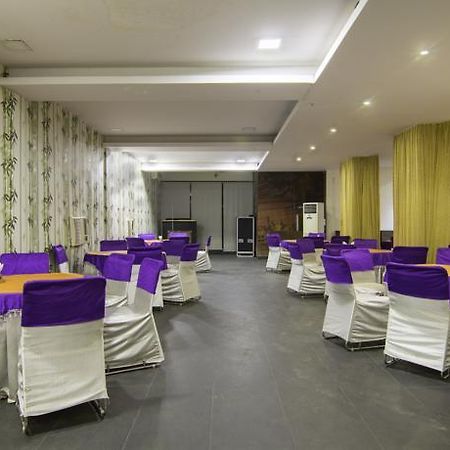 Hotel Treebo Palm Tree Palam Vihar à Gurgaon Extérieur photo