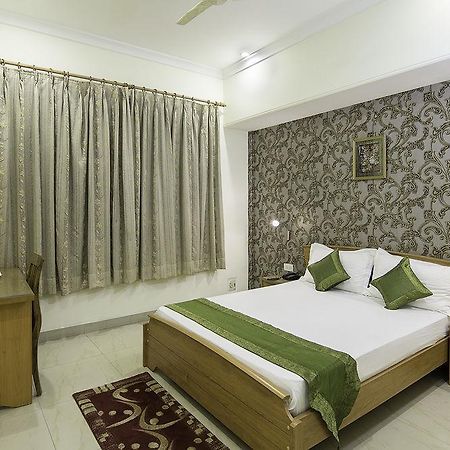 Hotel Treebo Palm Tree Palam Vihar à Gurgaon Extérieur photo