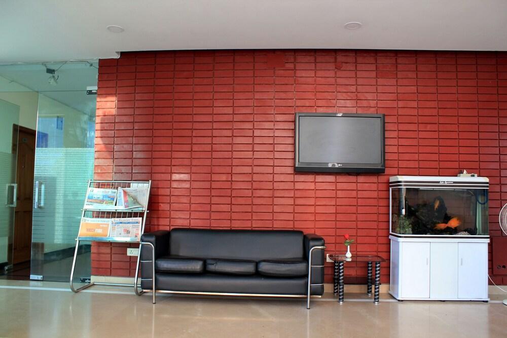 Hotel Treebo Palm Tree Palam Vihar à Gurgaon Extérieur photo