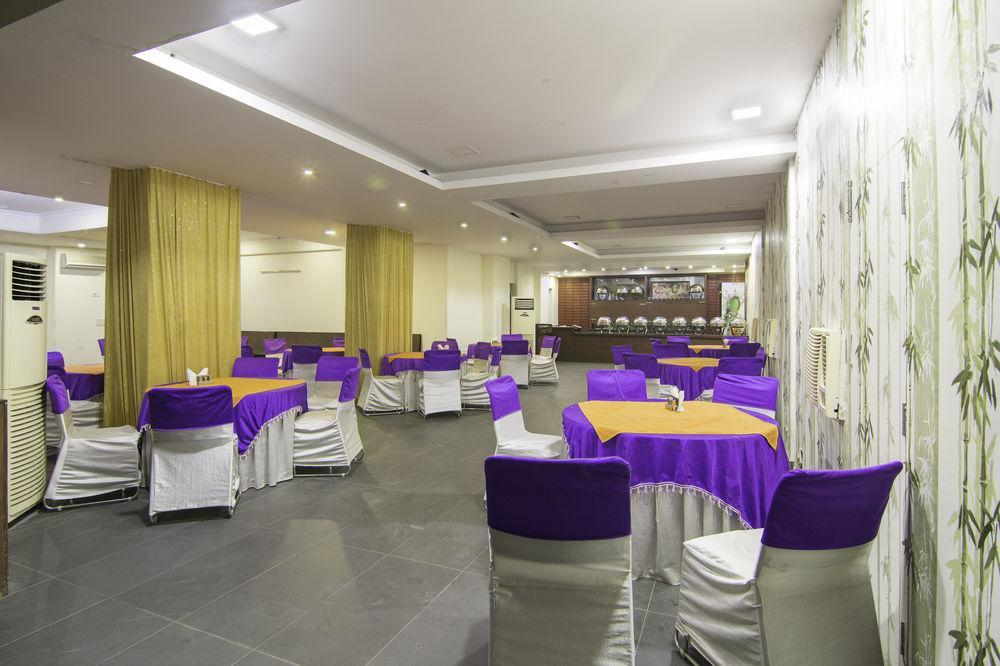 Hotel Treebo Palm Tree Palam Vihar à Gurgaon Extérieur photo
