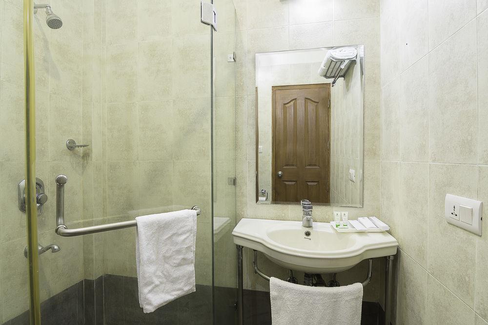 Hotel Treebo Palm Tree Palam Vihar à Gurgaon Extérieur photo