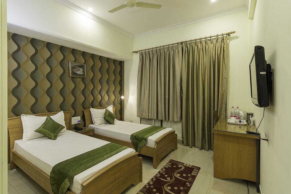Hotel Treebo Palm Tree Palam Vihar à Gurgaon Extérieur photo