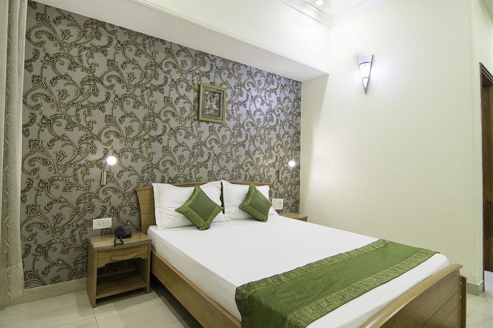 Hotel Treebo Palm Tree Palam Vihar à Gurgaon Extérieur photo