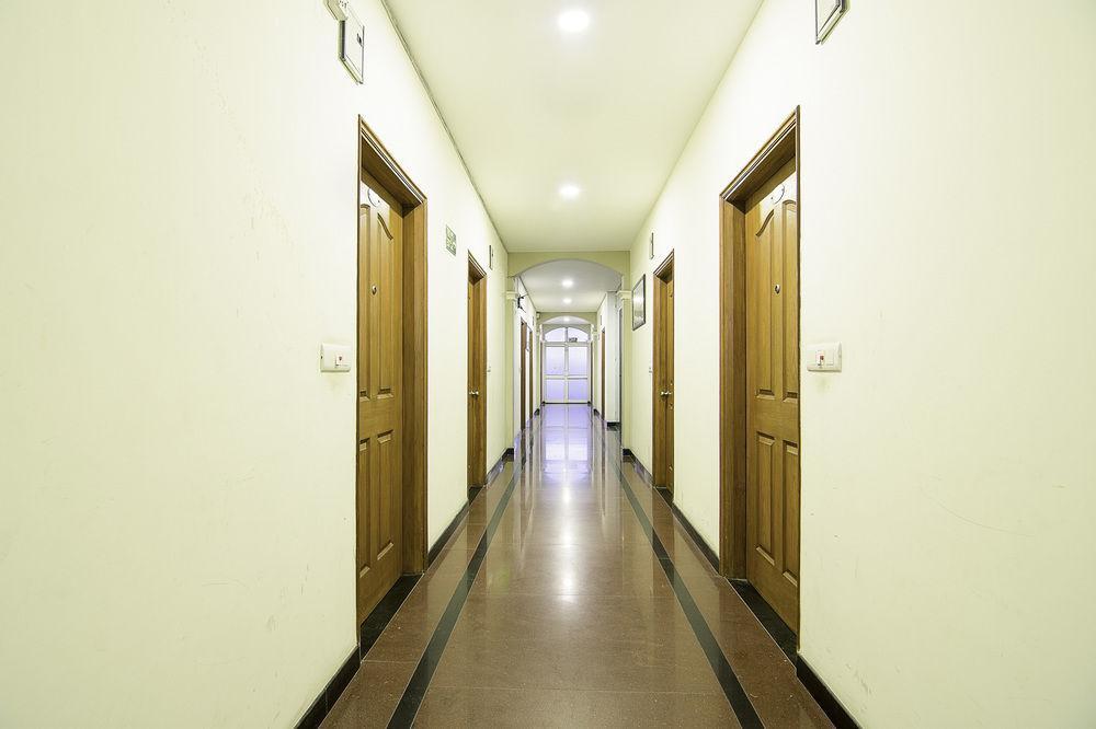 Hotel Treebo Palm Tree Palam Vihar à Gurgaon Extérieur photo